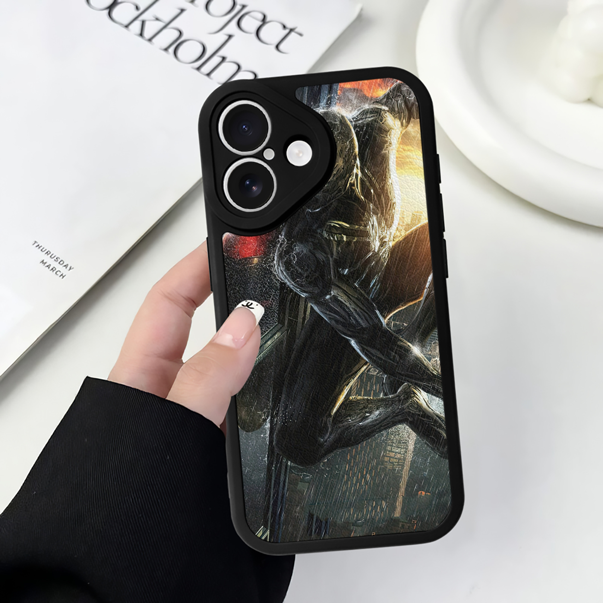 （画像用） Spider Man スパイダーマン 【iPhone 16シリーズ対応】シリコンスマホケース（レザー調） 材質：シリコン